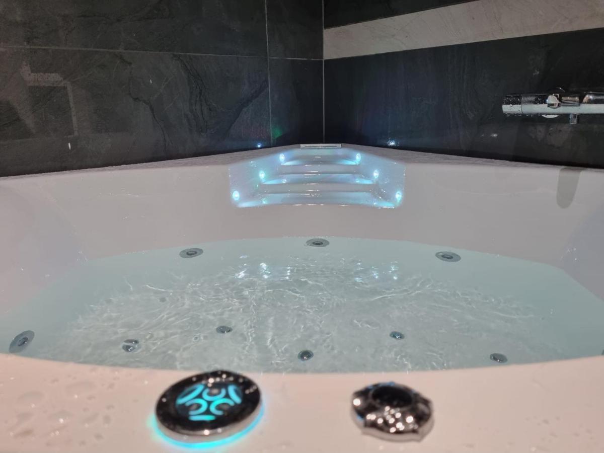 Jolie Maison, Balneo Lumino Therapie Et Terrasse Colmar Buitenkant foto